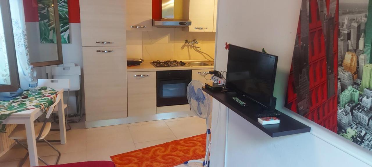 Stanza In Villa Con Giardino Con Box Doccia Idromassaggio Rent A Car Aci Bonaccorsi Exterior photo