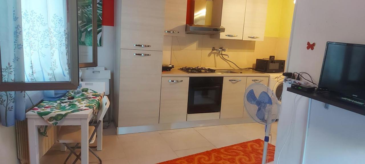 Stanza In Villa Con Giardino Con Box Doccia Idromassaggio Rent A Car Aci Bonaccorsi Exterior photo
